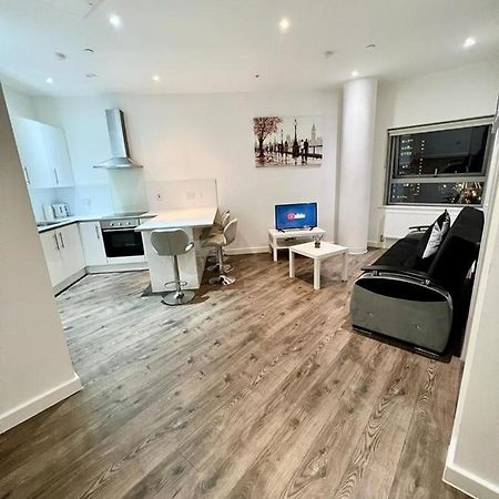 Ferienwohnung Immaculate Flat In West London Borough of Croydon Exterior foto