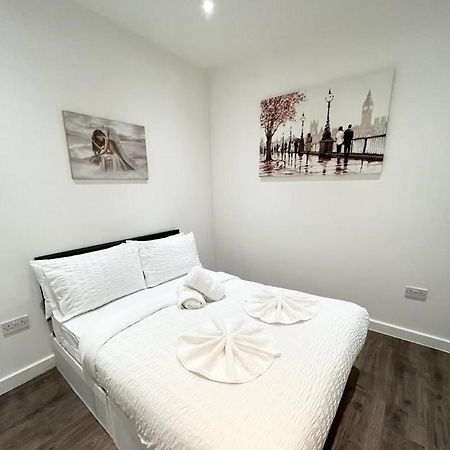 Ferienwohnung Immaculate Flat In West London Borough of Croydon Exterior foto